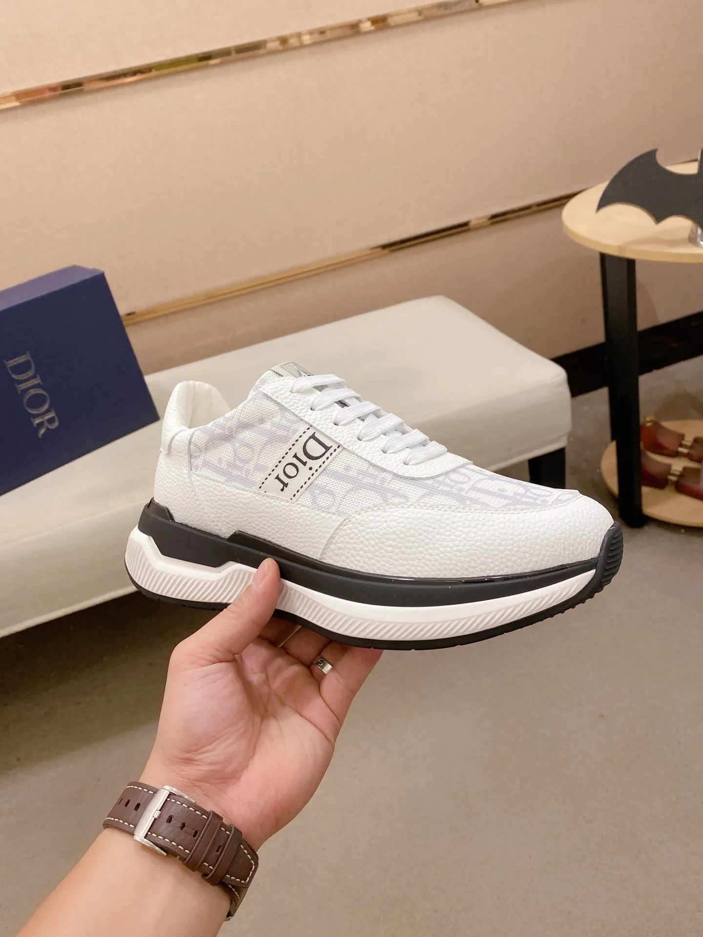 Men's shoes💰 462💰🇮🇹🇮🇹Dior d The new model is on sale at the same time at the counter. The upper 🇮🇹 is imported Italian first-layer cowhide, and the lining is fully imported sheepskin 💪💪. It is a complete 1⃣️ to 1⃣️ replica 🇮🇹💪💪, ⚠ Sole: The original sole is specially provided by the original factory. The exclusive movable molded sole is super comfortable. ⚠Original factory single goods, 🔍🔍high quality, you can enter and leave the counter at will, welcome to compare⚠. Code number:38-44